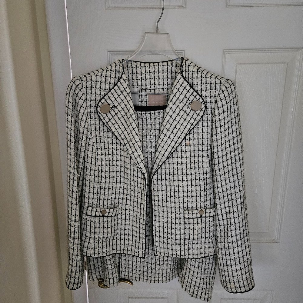 Magaschoni Ladies Suit size 16